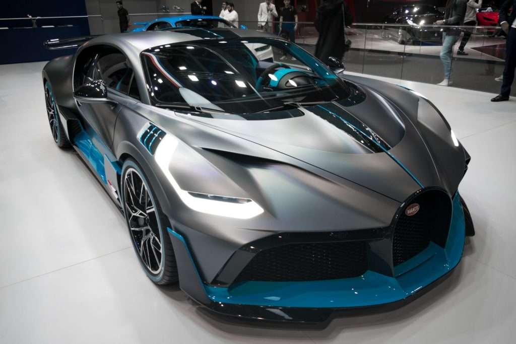 bugatti-divo-brand-new-2020-mid-engine-track-sports-car-dubai-motor-show-e1635757047173.jpg